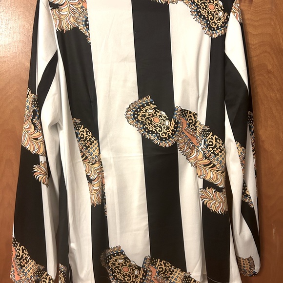 Beautiful Blazer - Picture 2 of 4